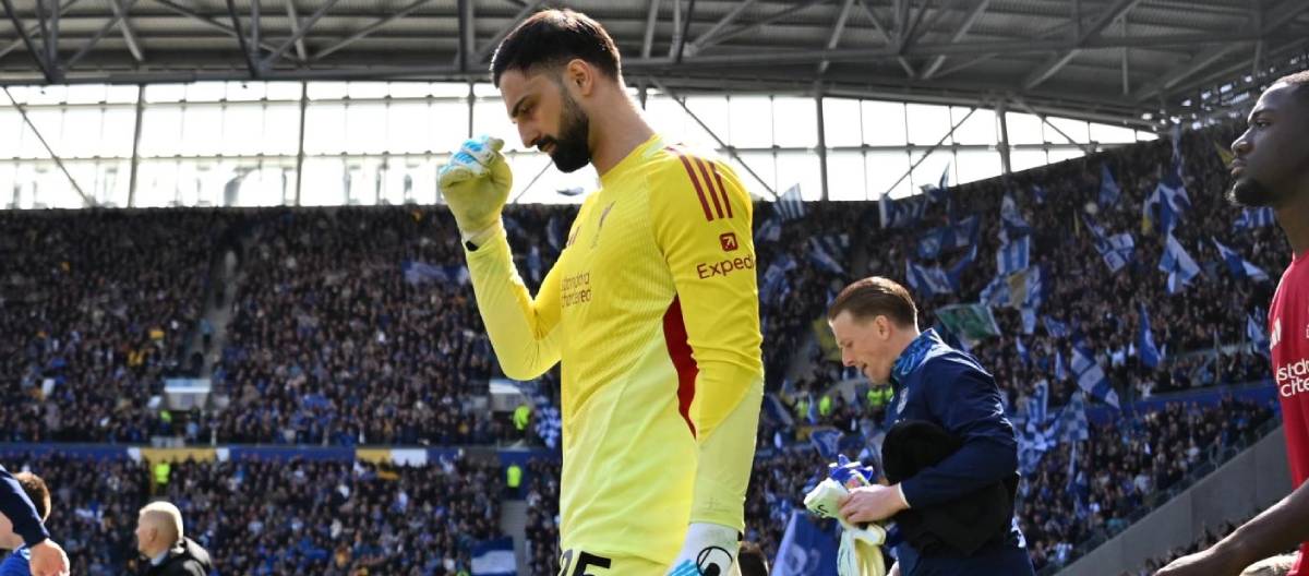 Slot melaporkan cedera Mamardashvili dan memuji kiper pengganti tersebut.
