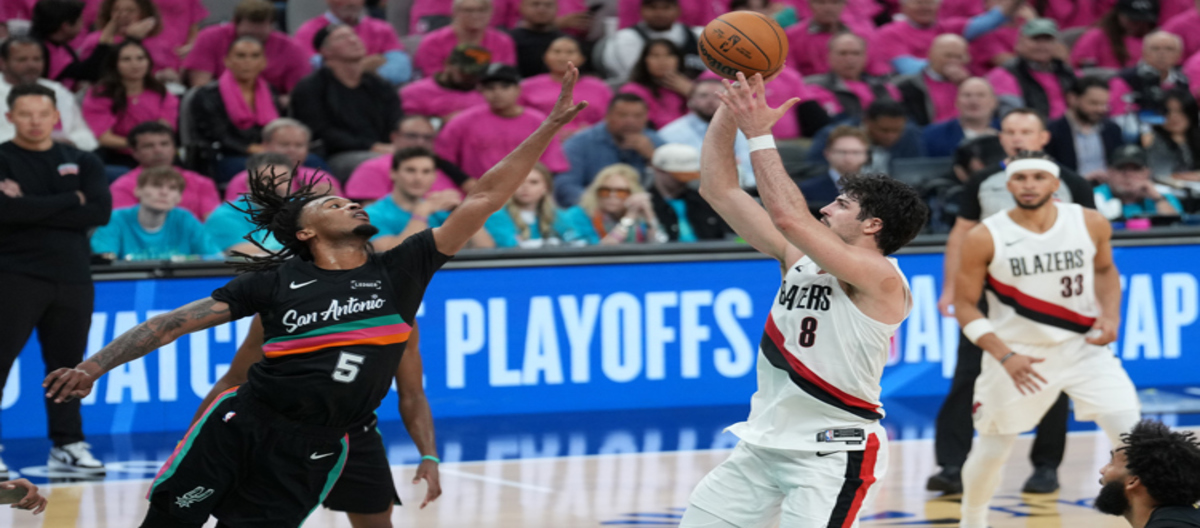 Wimbledon và Yama ghi được 35 điểm, giúp Spurs giành chiến thắng 111-98 trước Trail Blazers.