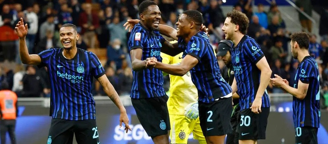 Copa da Itália – Hakan Çalhanoğlu marca duas vezes e a Inter de Milão derrota o Como por 3 a 2, avançando para a final.