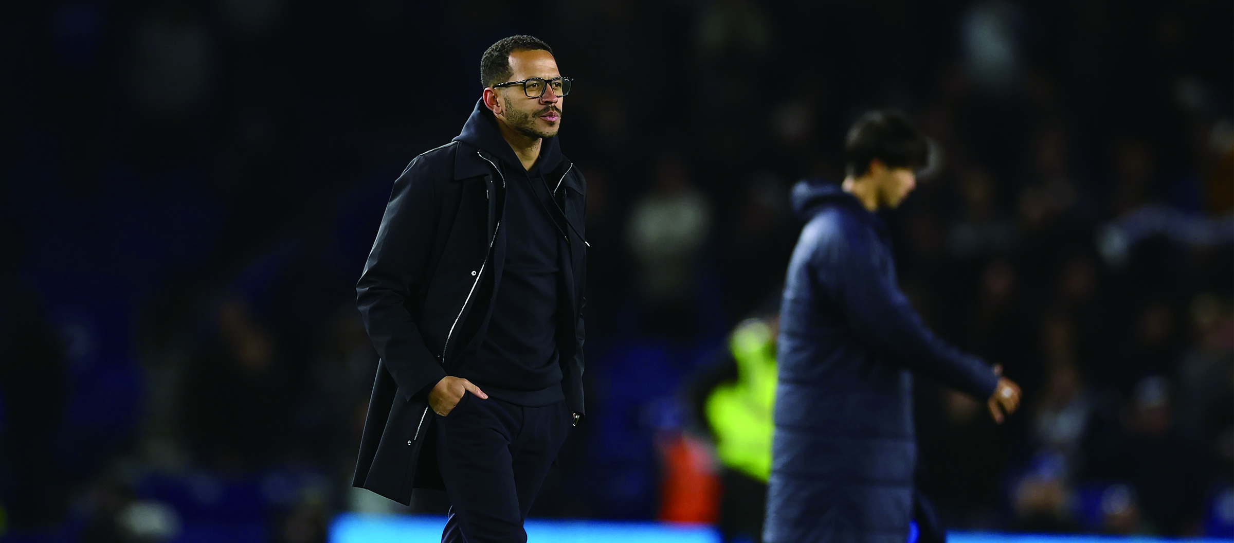 O Chelsea anunciou oficialmente a demissão do técnico Rosénier, com McFarlane assumindo o cargo interinamente.