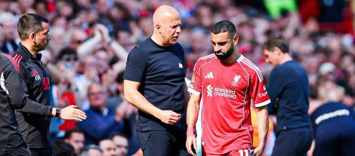 Salah foi retirado da partida devido a uma lesão na coxa; Sloet espera estar em forma para o final da temporada.