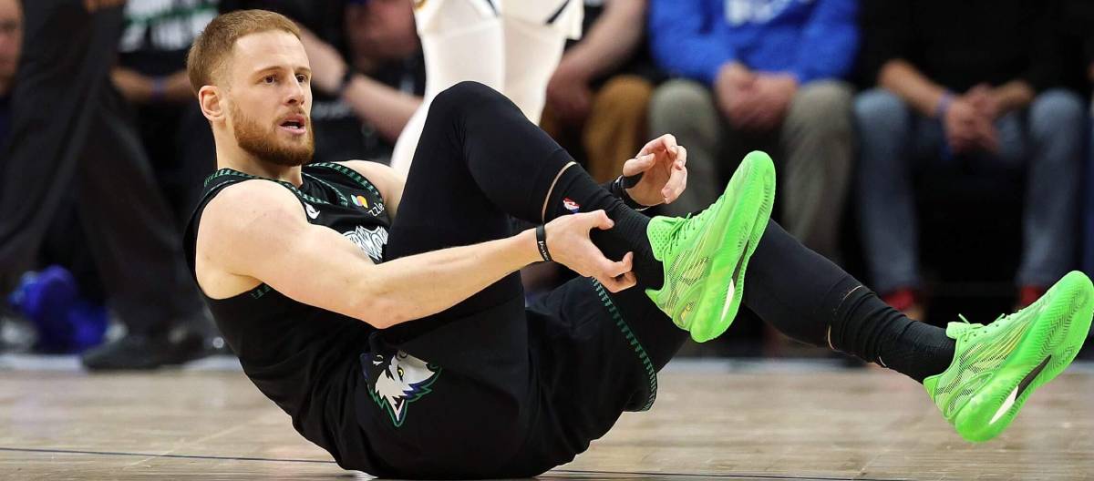 O armador do Timberwolves, Donte DiVincenzo, sofreu uma lesão que o afastará do restante da temporada após vencer o Jogo 4 e abrir uma vantagem de 3 a 1 na série.