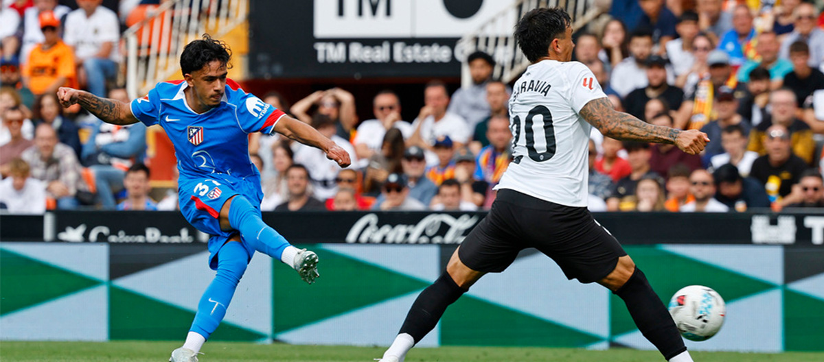 La Liga – Luque dan Llorente mencetak gol di babak kedua, membawa Atletico Madrid meraih kemenangan tandang 2-0 atas Valencia.