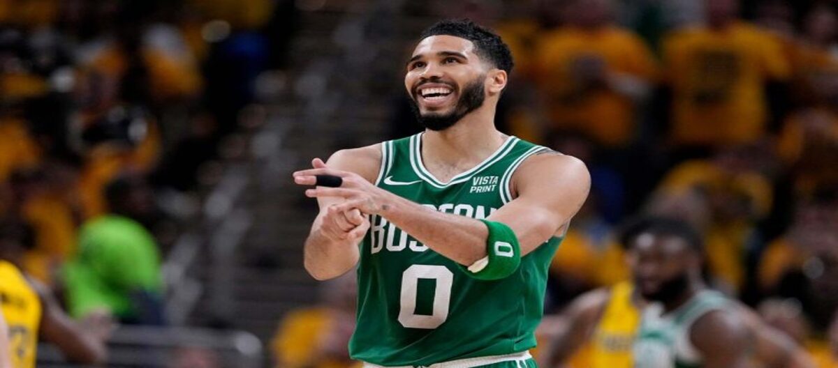 Jayson Tatum dipastikan absen di Game 7 karena nyeri yang terus-menerus di lutut kirinya.