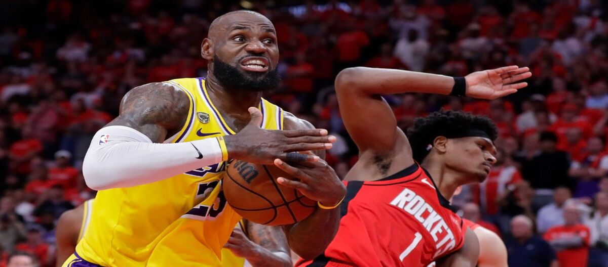 LeBron James scored 28 points as the Lakers defeated the Rockets 98-78.