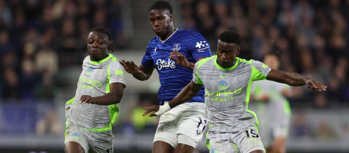 Manchester City dan Everton bersama-sama mengutuk tindakan rasis terhadap Semenio dan Gueye.