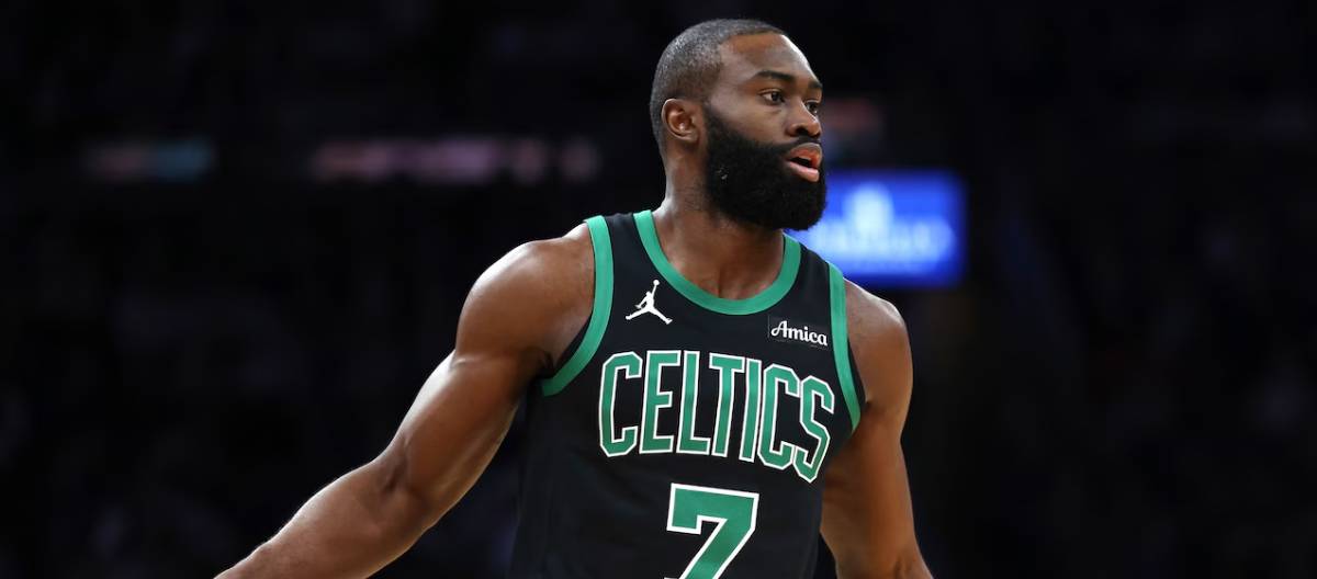 Jaylen Brown desmente rumores de que deixará o time e promete ficar em Boston.