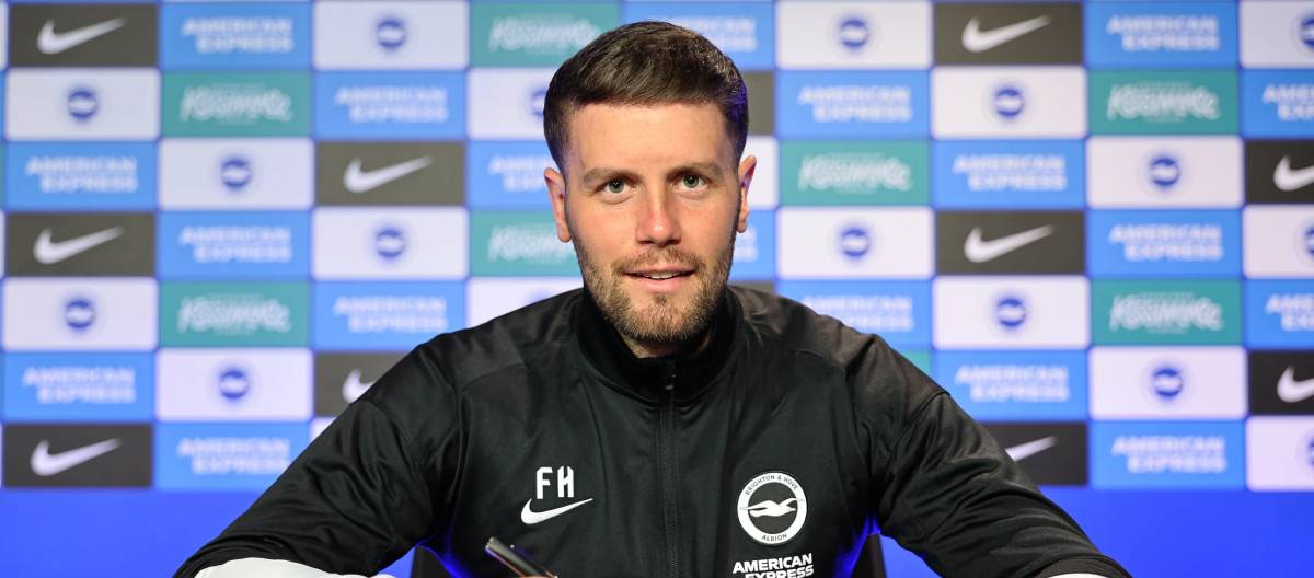 O técnico Fabian Schürlzer estendeu seu contrato com o Brighton até 2029.