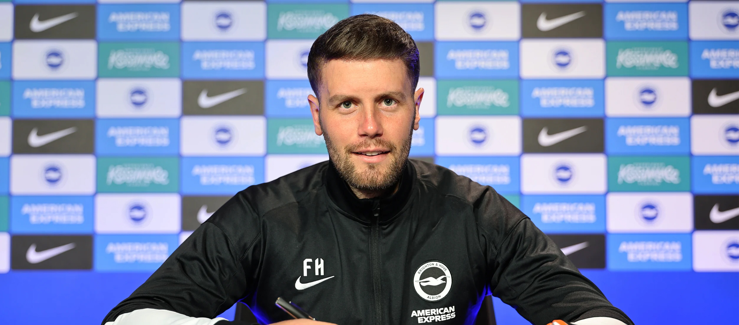 O Brighton renovou o contrato de seu treinador, André Schürlzel, de 33 anos, por mais dois anos, até junho de 2029.