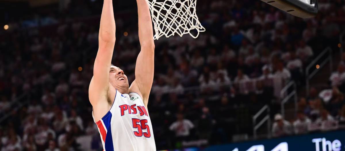 Pemain bintang Pistons, Duncan Robinson, absen karena cedera.