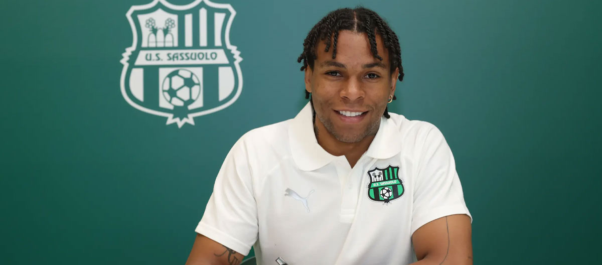 Sassuolo conclui renovação de contrato com o ponta francês Armand Laurienté.