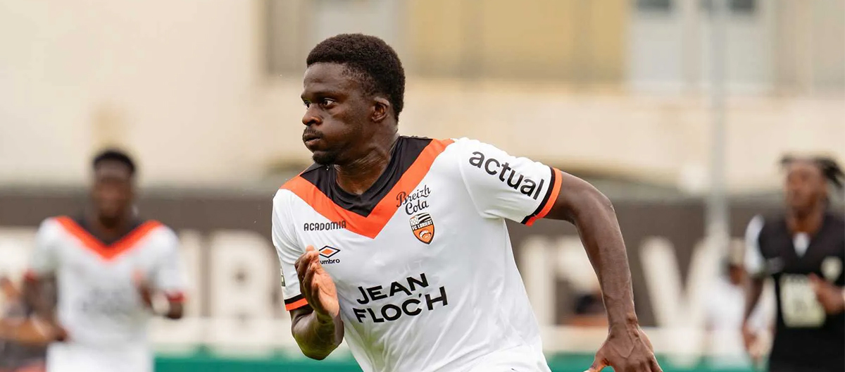 Tiền đạo Bamba Dion của Lorient đã thông báo sẽ rời câu lạc bộ vào mùa hè này khi hợp đồng hết hạn, khiến điểm đến tiếp theo của anh vẫn chưa được xác định.