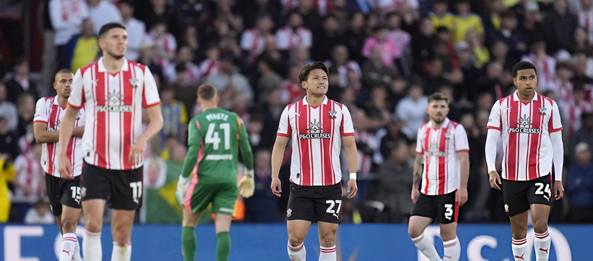 Jogadores do Southampton estão considerando processar o clube por causa do escândalo de espionagem.