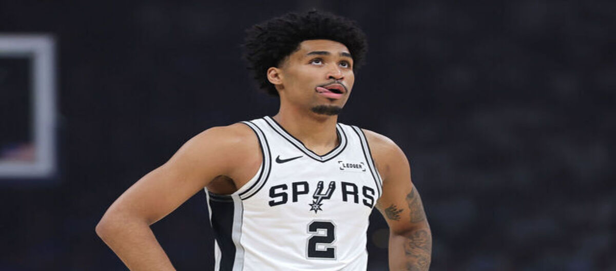 Spurs tiếp tục gặp khó khăn khi Harper phải rời sân vì chấn thương gân kheo.