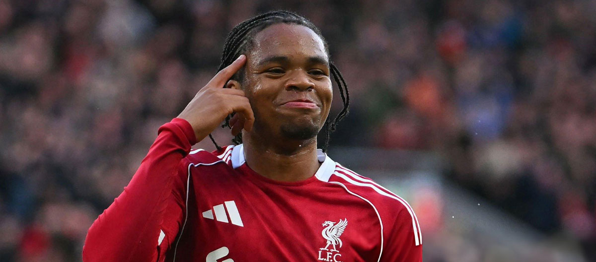 O jovem prodígio do Liverpool, Rio Ngumoha, foi convocado para a seleção reserva da Inglaterra para a Copa do Mundo.