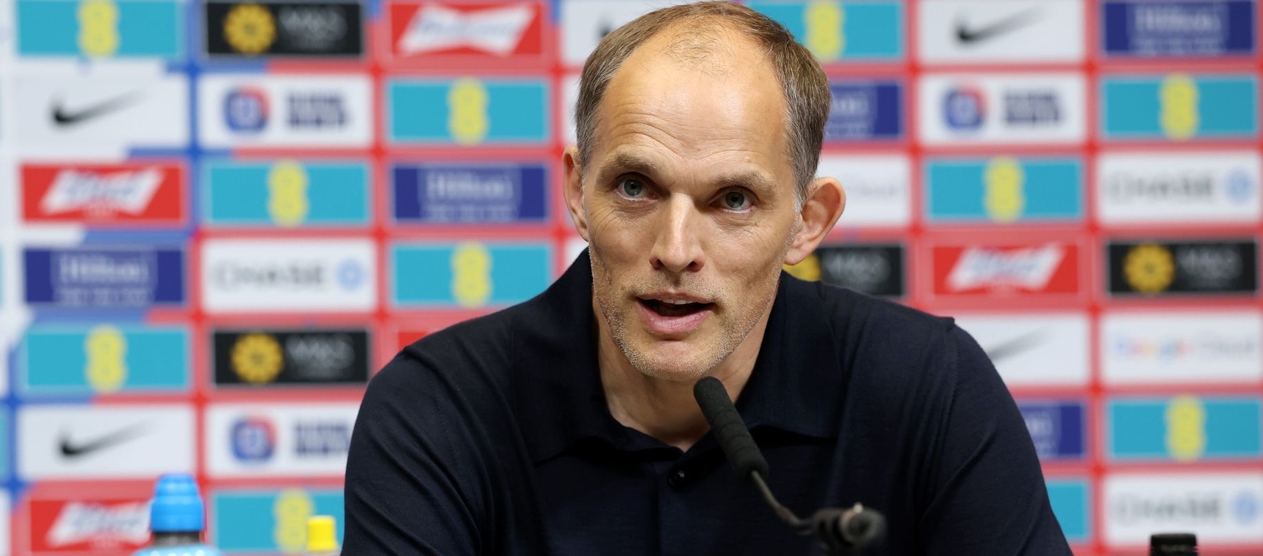 Huấn luyện viên đội tuyển Anh, Thomas Tuchel, công bố đội hình tham dự World Cup, nhấn mạnh tầm quan trọng của sự gắn kết giữa các thành viên trong đội.