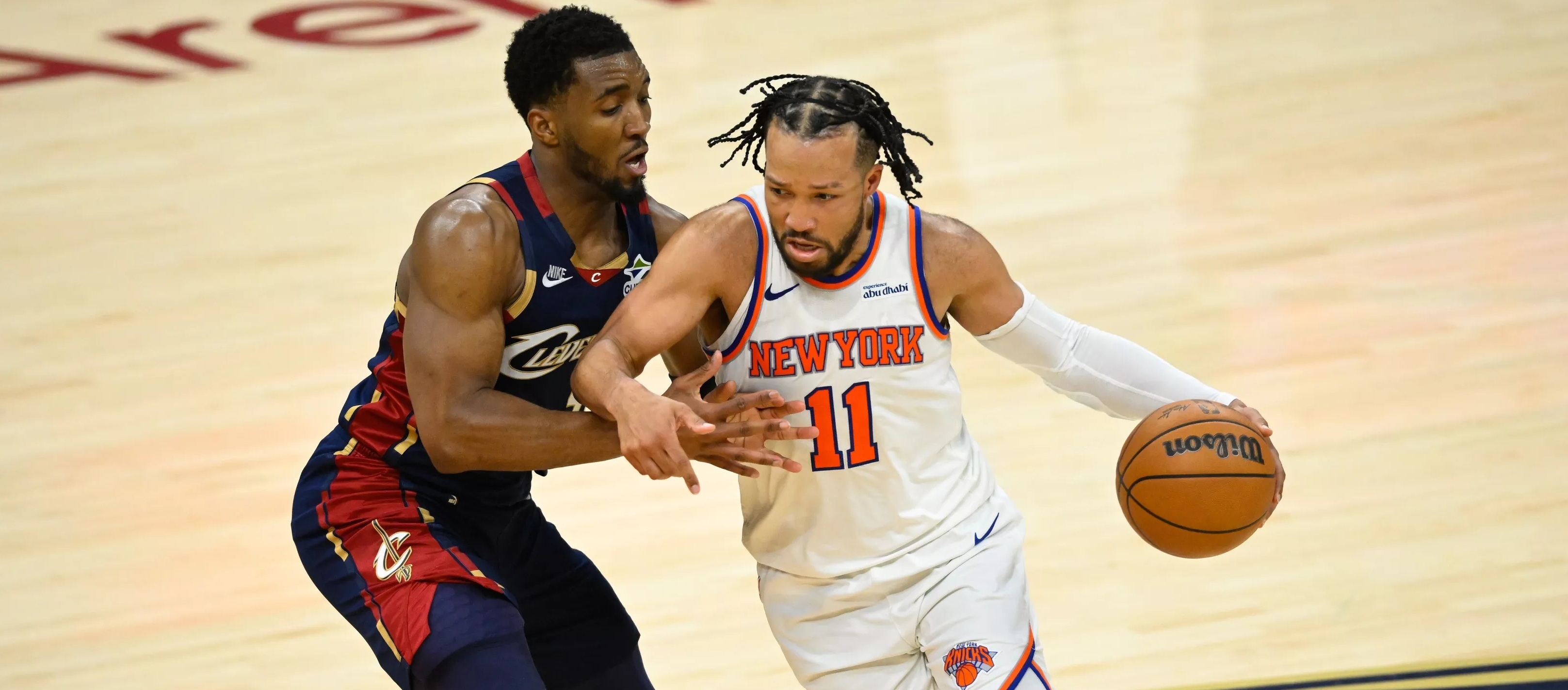 นิวยอร์กนิกส์ได้เปรียบในการผ่านเข้ารอบชิงชนะเลิศ NBA โดยไมค์ บราวน์ได้กล่าวชมความสามารถในการปรับตัวที่ยอดเยี่ยมของผู้เล่น