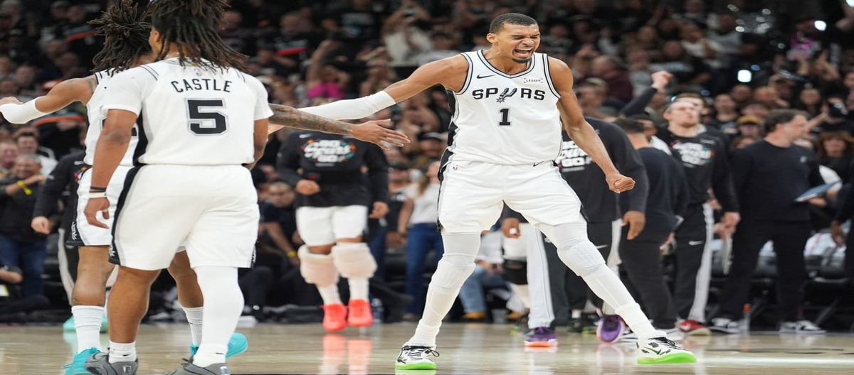 Wimbledon và Yamaz tỏa sáng với 33 điểm, giúp Spurs dễ dàng đánh bại Thunder với tỷ số 103-82, qua đó san bằng tỷ số series 2-2.