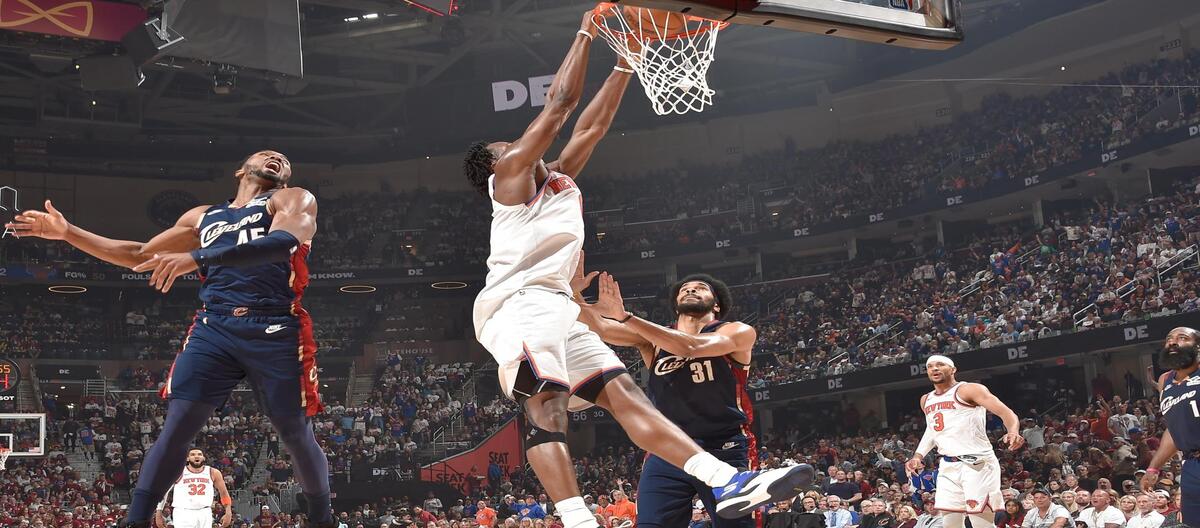 Mitchell ghi được 31 điểm trong trận thua của Knicks trước Cavaliers với tỷ số 130-93 để tiến vào chung kết NBA.
