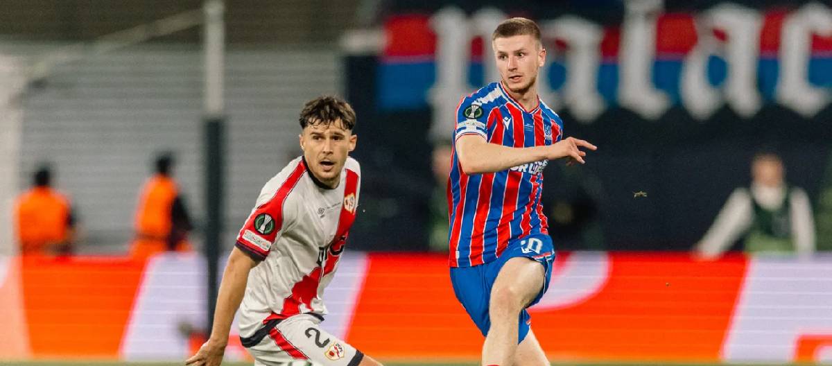 Adam Walton teve uma atuação excepcional na partida, pressionando constantemente o meio-campo do Rayo Vallecano com seu ritmo de passes preciso.