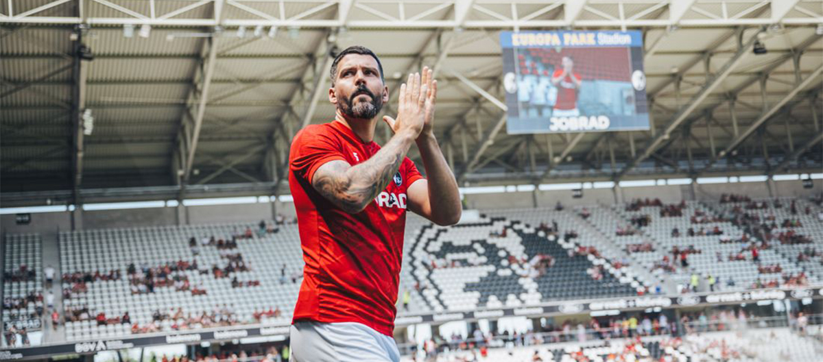 Freiburg đã gia hạn hợp đồng với hậu vệ 34 tuổi Anthony Jung, hợp đồng mới dự kiến sẽ có hiệu lực đến năm 2027.