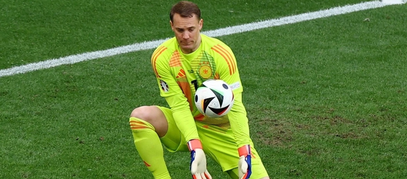 Müller ủng hộ Neuer trở thành thủ môn số một khi anh ấy trở lại đội tuyển quốc gia Đức.