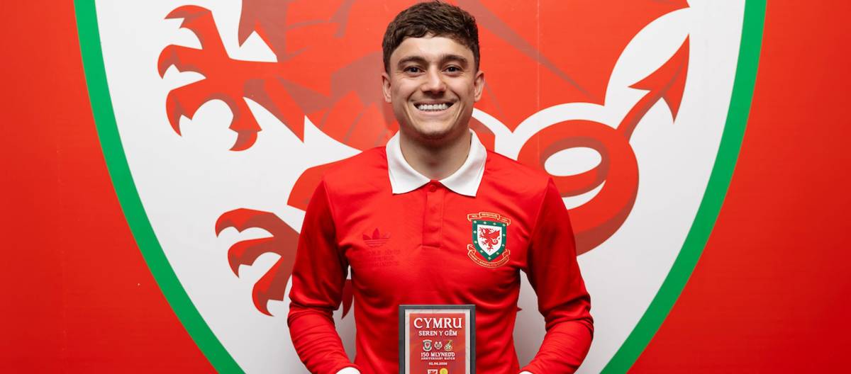 Daniel James giành giải Cầu thủ xuất sắc nhất trận đấu nhờ bàn thắng gỡ hòa cho xứ Wales trước Ghana.