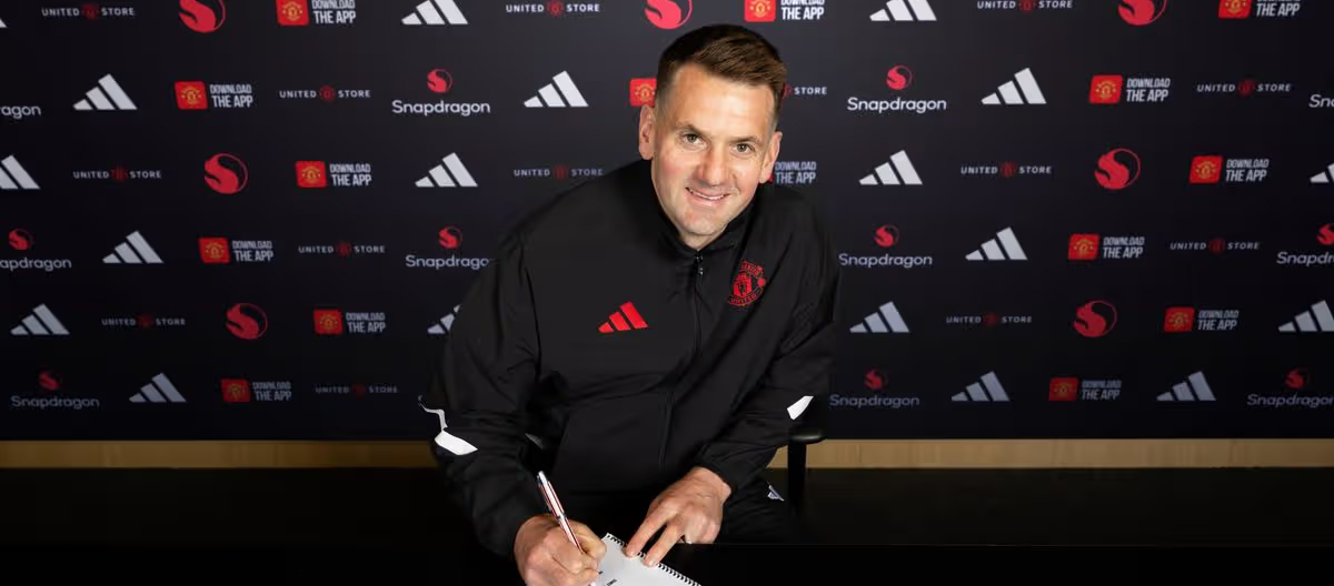 Resmi: Manchester United telah memperpanjang kontrak kiper berusia 40 tahun, Tom Heaton, hingga Juni 2027.