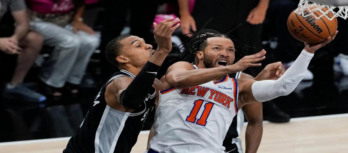 30 điểm của Brunson đã giúp Knicks giành chiến thắng 105-95 trước Spurs.