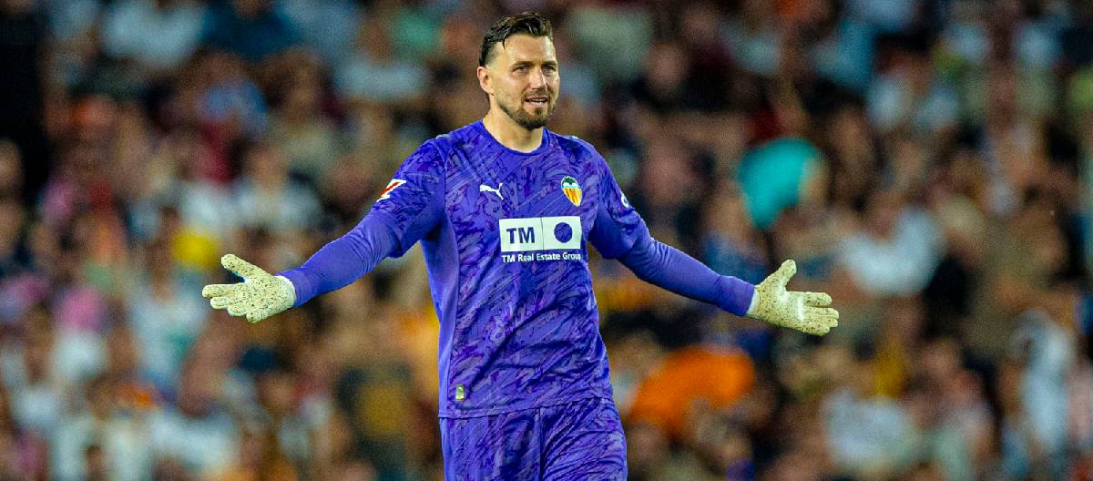 Stojkovic rất vui mừng khi được gia hạn hợp đồng với Valencia và thừa nhận rằng anh luôn muốn ở lại đó.