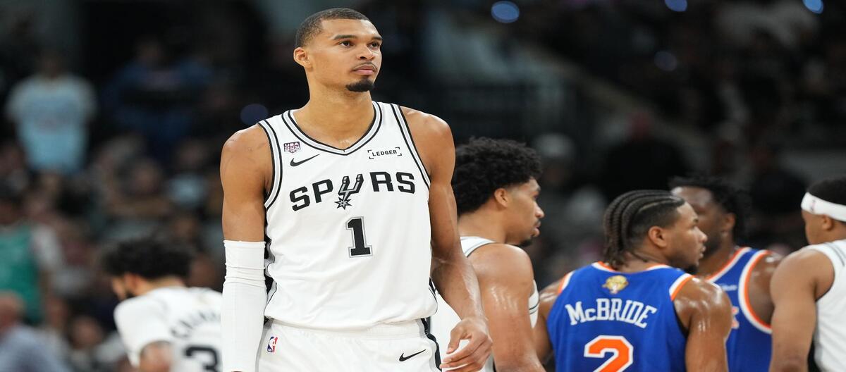 Một pha mất bóng muộn của Wabanjama đã dẫn đến thất bại sít sao của Spurs trước Knicks, khiến đội hiện đang bị dẫn trước 0-2.