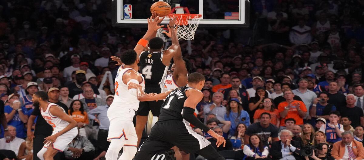 Với 32 điểm của Wabanjama, Spurs đã vượt trội hơn Knicks với tỷ số 115-111.