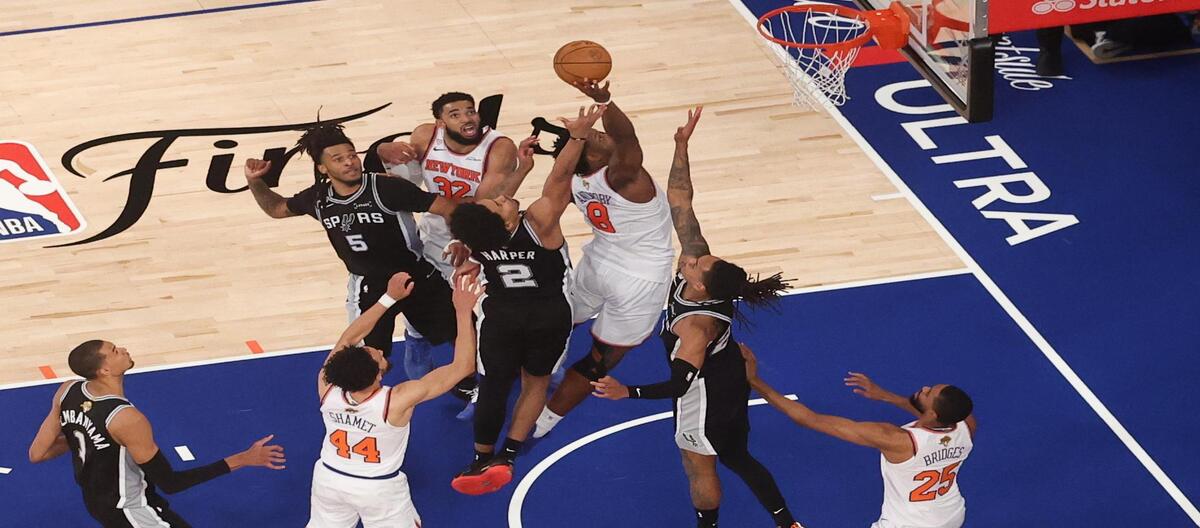 Brunson ghi được 36 điểm và Anunoby ghi thêm 33 điểm, giúp Knicks giành chiến thắng sít sao trước Spurs với tỷ số 107-106.
