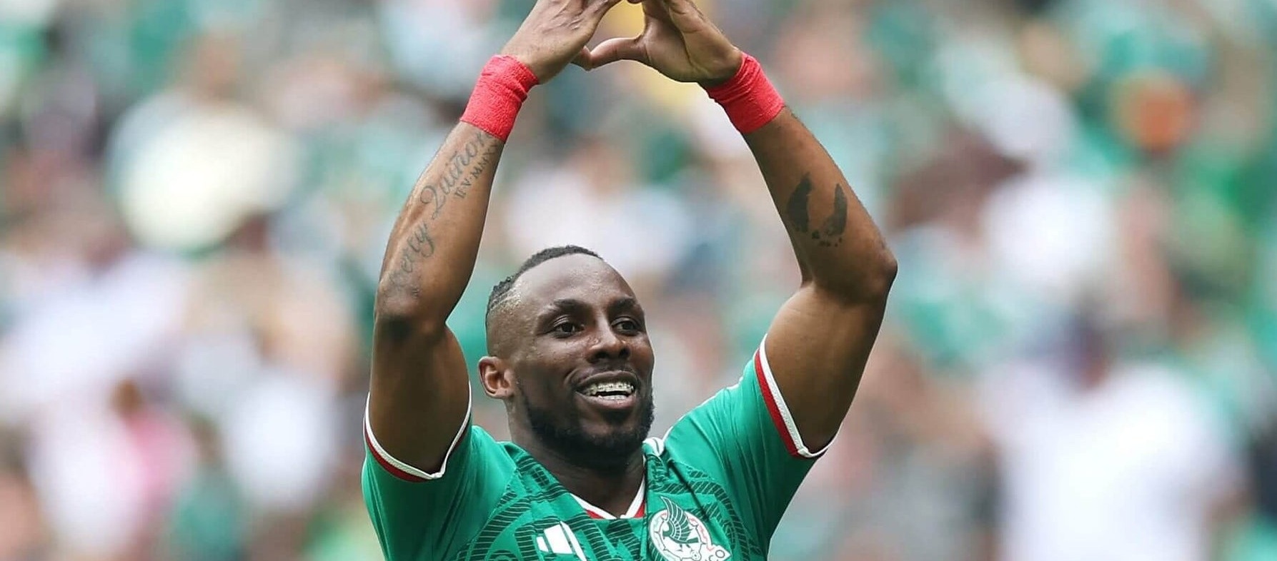 México garante estreia vitoriosa na Copa do Mundo; Quiniones: Devo agradecer aos meus companheiros de equipe pelos esforços para garantir os 3 pontos.