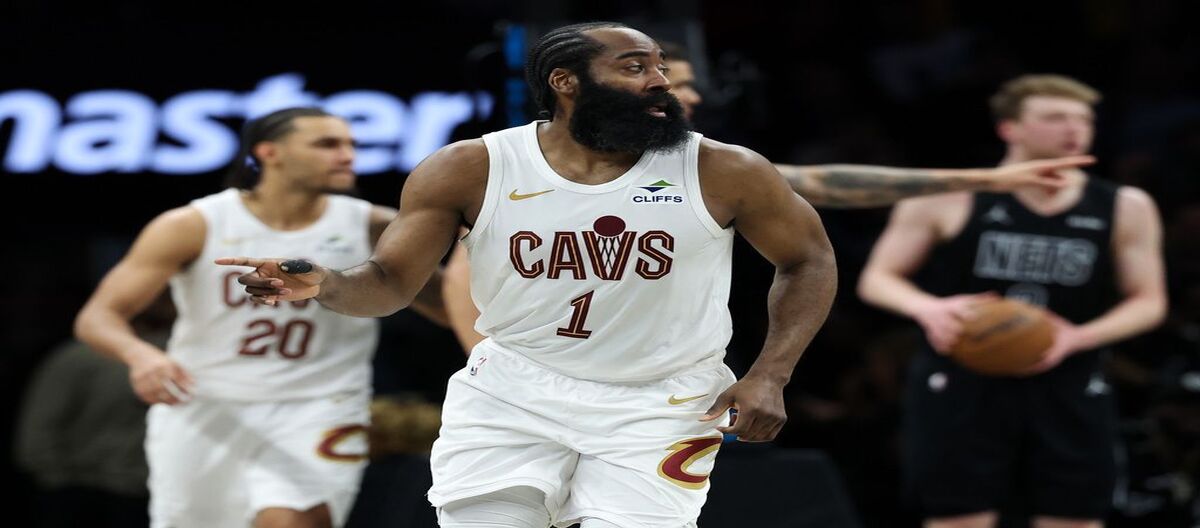 Pemain guard Cleveland Cavaliers, James Harden, ditangkap karena diduga memiliki senjata api secara ilegal dan menghadapi dakwaan pelanggaran ringan.