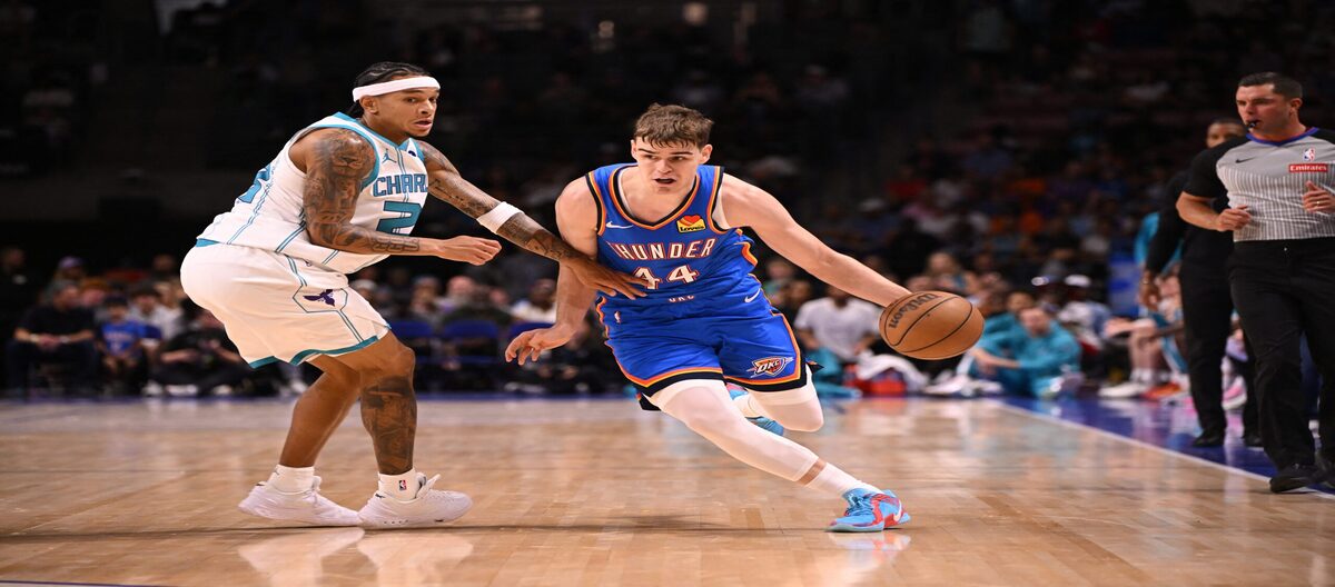Thông cáo chính thức của Oklahoma City Thunder: Topich trải qua phẫu thuật cột sống và dự kiến sẽ trở lại trước khi trại huấn luyện bắt đầu.