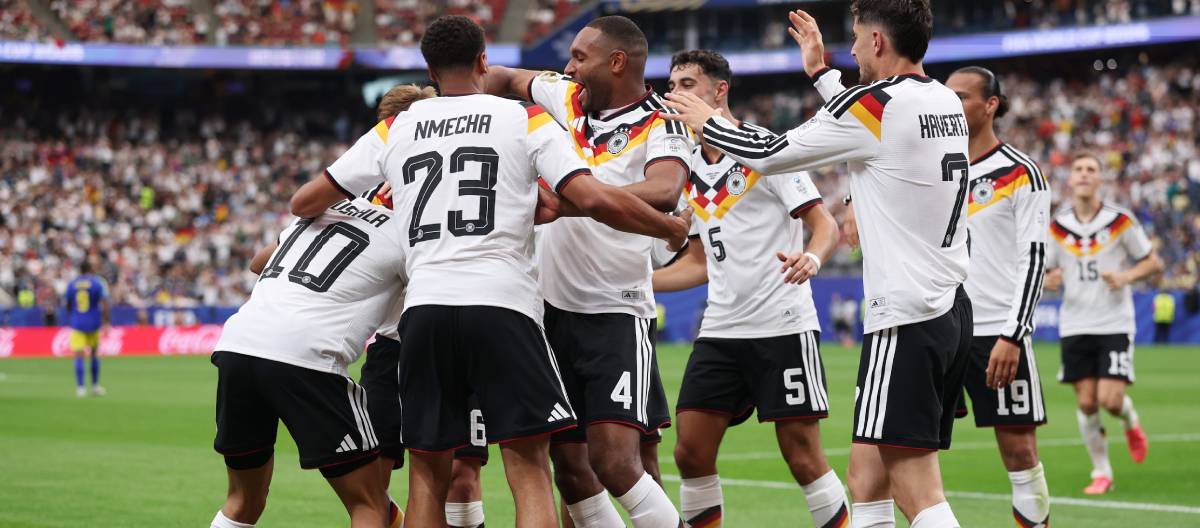 A Alemanha ultrapassa o Brasil e se torna a maior artilheira da história das Copas do Mundo.