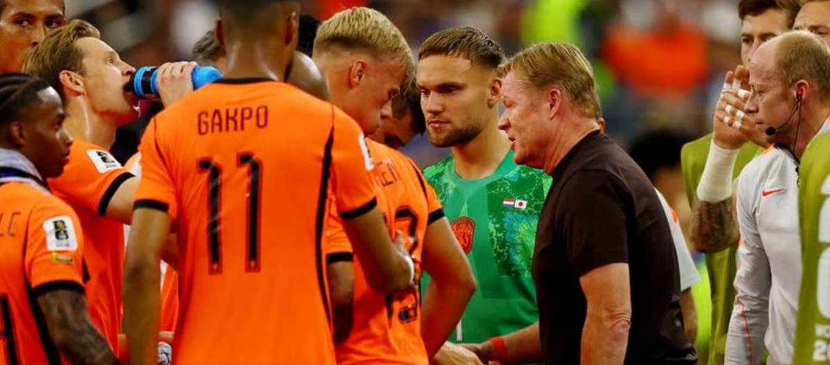 Pelatih timnas Belanda, Ronald Koeman, menolak untuk meminta maaf atas taktik konservatifnya.
