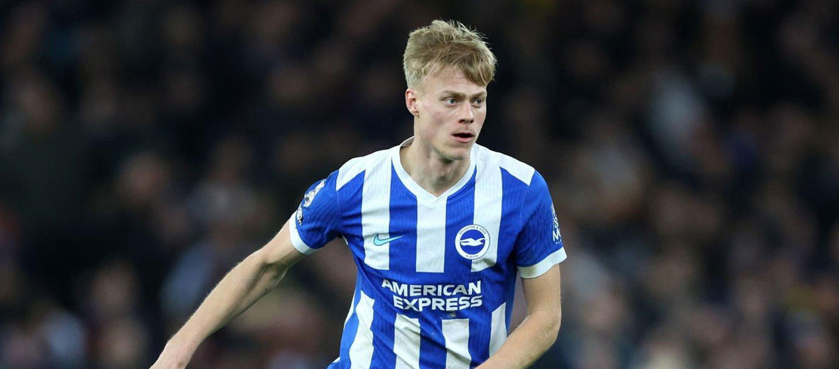 Tottenham Hotspur và Brighton đã đạt được thỏa thuận chuyển nhượng trung vệ người Hà Lan Jan Paul van Hecke.