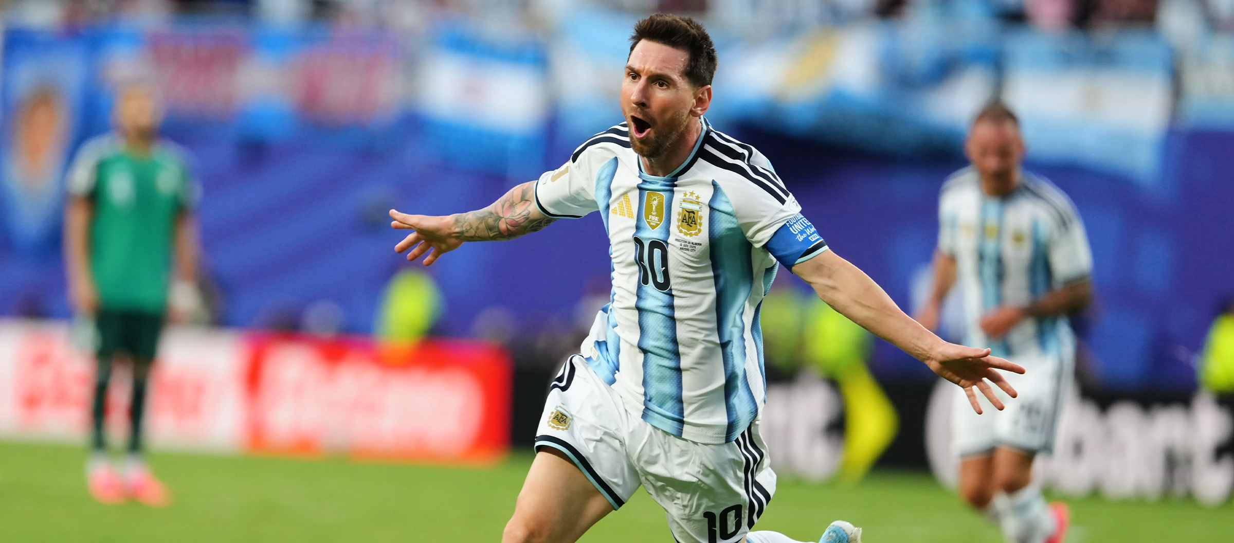 Piala Dunia – Messi mencetak hat-trick saat Argentina mengalahkan Aljazair 3-0 untuk sementara memimpin klasemen.