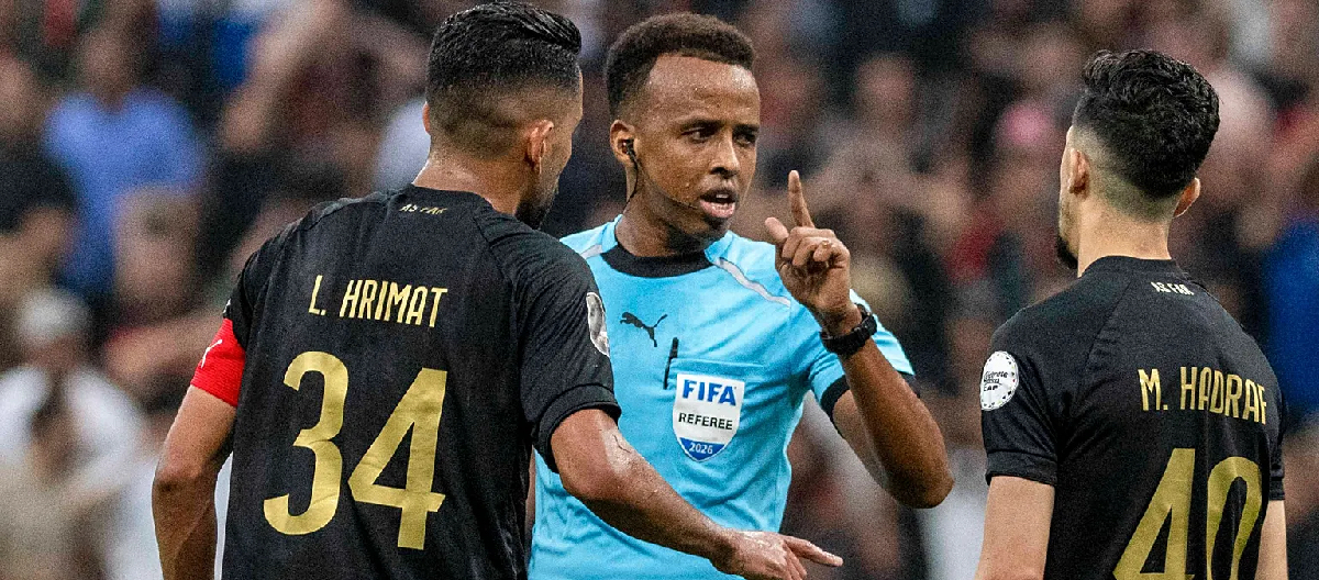 Copa do Mundo de 2026: Uma edição desastrosa, com árbitros renomados banidos do torneio, o que gerou indignação online.