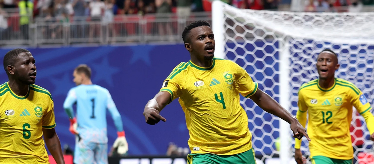 Copa do Mundo – Sadilek marca um gol rápido contra Mokona e empata a partida. República Tcheca 1-1 África do Sul, cada time leva um ponto.